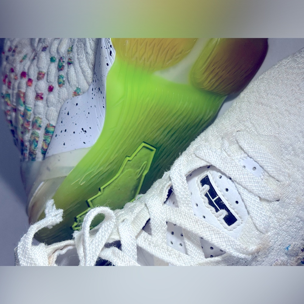 Nike LeBron 17 Air Command Force - Picture 5 of 6